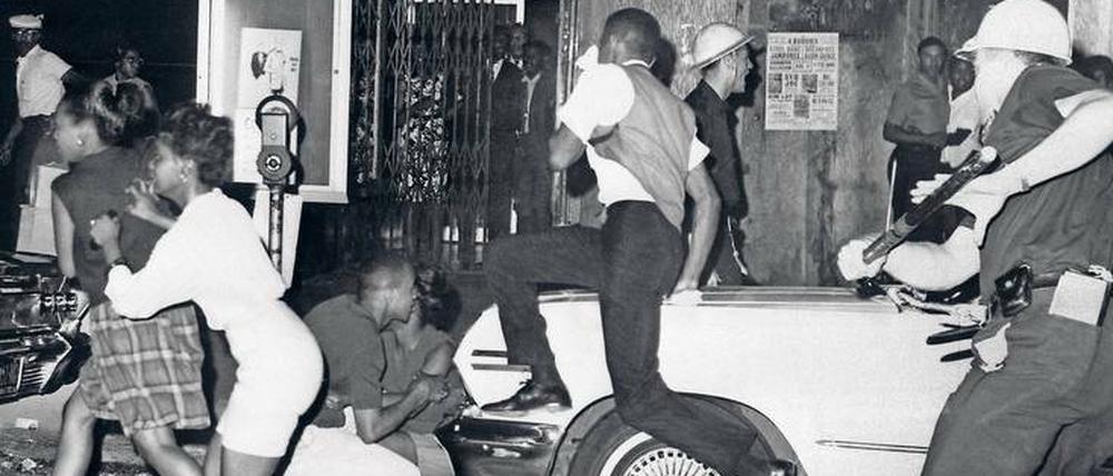 Der Weg in den Aufruhr. Ausschreitungen in Harlem nach Protesten gegen rassistische Polizeigewalt, Juli 1964.