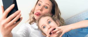 Eltern müssen Fotos ihrer Kinder nicht aus dem Netz verbannen. Experten raten jedoch, beim Posten bestimmte Regeln zu befolgen.
