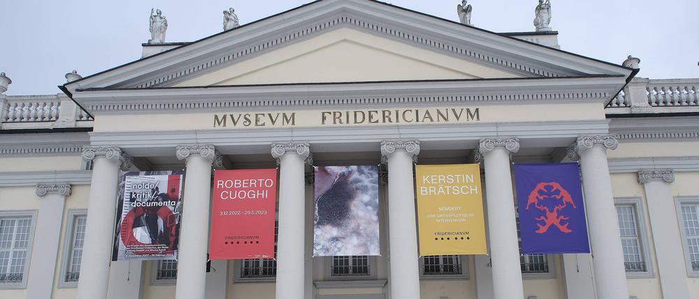 Das Fridericianum als Zentrum der Documenta. Momentan ist in der Rotunde die Installation Mimikry von Kerstin Brätsch zu sehen, wo sie bis zur nächsten Documenta 2027 bleiben soll.