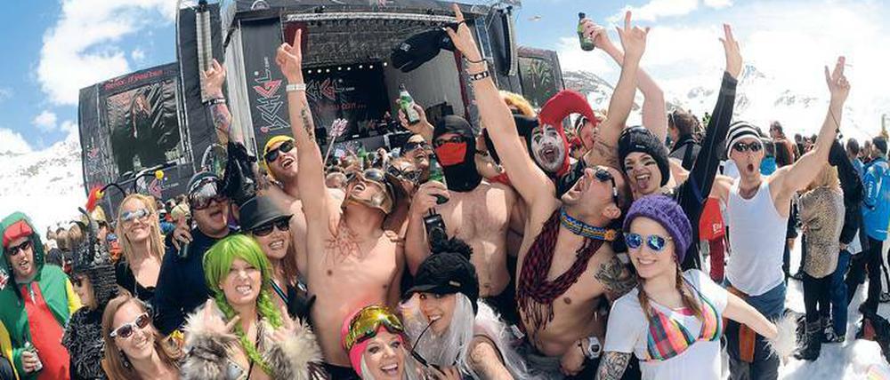 Kostenlos und draußen. Ischgl versucht – auch mit Konzerten – vor allem junge Leute anzulocken. Immer wieder treten internationale Stars auf.