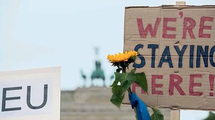 Doppelpass: Das ist das Ziel der Briten, die noch vor dem Brexit deutsche Staatsbürger werden wollen. Seit dem Volksentscheid sind die Zahlen der Einbürgerungsanträge bei Berliner Ämtern stark angestiegen. Foto: John Macdougall/AFP