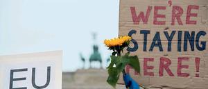 Doppelpass: Das ist das Ziel der Briten, die noch vor dem Brexit deutsche Staatsbürger werden wollen. Seit dem Volksentscheid sind die Zahlen der Einbürgerungsanträge bei Berliner Ämtern stark angestiegen. Foto: John Macdougall/AFP