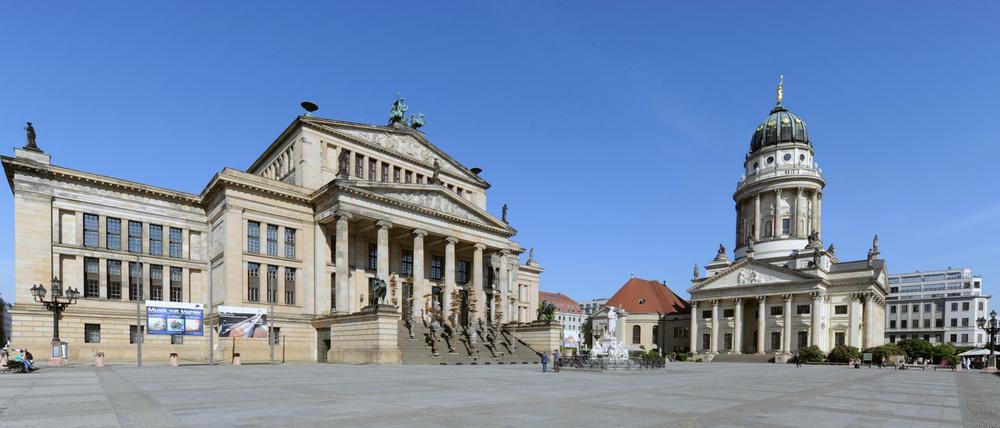 Von außen strahlt der französische Dom (rechts) von weitem. Bald soll auch sein Innenleben renoviert werden.