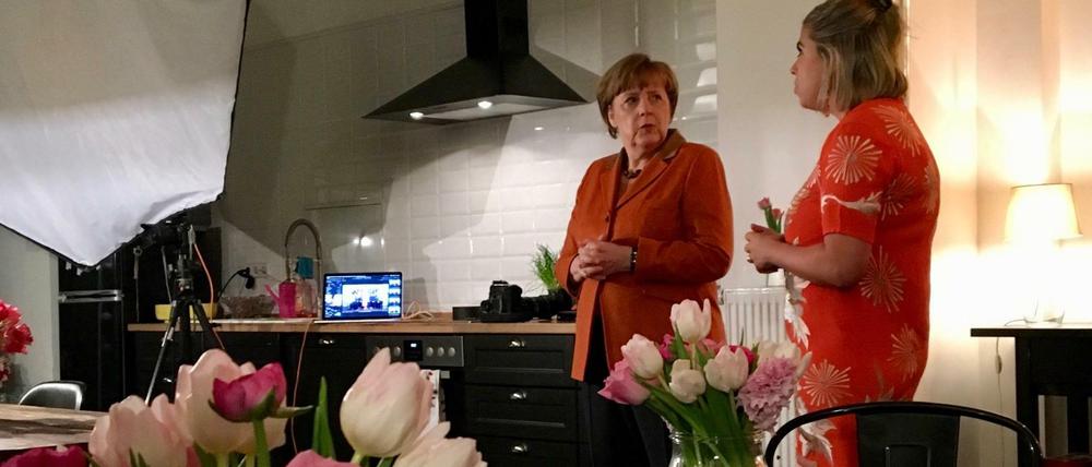 Schön arrangiert: die Kanzlerin und die Unternehmensgründerin.