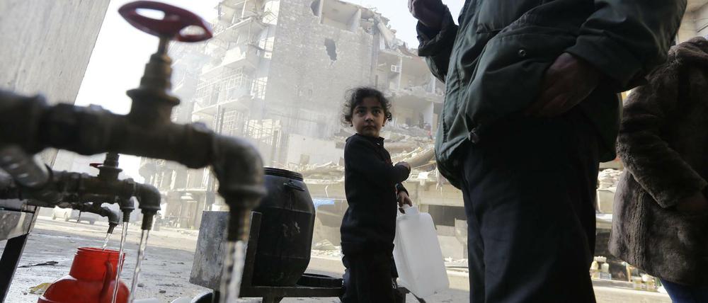Die Versorgung in Aleppo mit Lebensmitteln und Trinkwasser ist immer noch schwierig. 