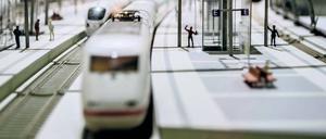 Das Modell Bahn. Verkehrspolitiker der Opposition fordern einen Kurswechsel in der Bahnpolitik. 
