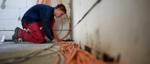 Elektroniker-Lehrling auf einer Berliner Baustelle.