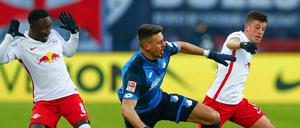 Auf die Knochen: Viele Fouls prägten das Spiel Leipzig gegen Hoffenheim.