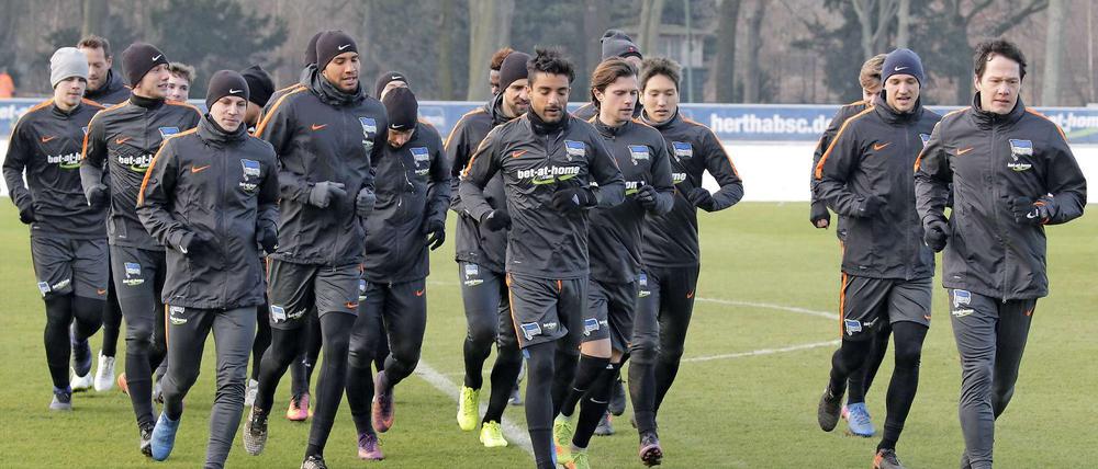 Herthas Profis beim Training für das Spiel am Sonntag.