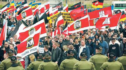 Die NPD hat in den vergangenen Jahren an Einfluss verloren, doch mit ihren Auftritten schüchtern sie in etlichen Kommunen die Bewohner ein.