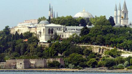 Kuppeln, Höfe, Gärten. Der Topkapi-Palast am Bosporus lockt jährlich mehr als drei Millionen Touristen an. Aber immer wieder werden erhebliche Schäden gemeldet.