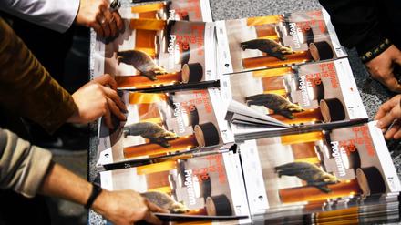 Die Programmhefte der 67. Internationalen Filmfestspiele liegen in Berlin am Rande einer Pressekonferenz der Berlinale bereit.