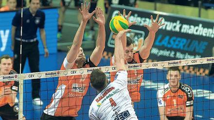 Enge Angelegenheit. Im Champions-League-Heimspiel heute gegen Liberec könnte es für die BR Volleys wieder knapp werden. Da kann der Videobeweis helfen.