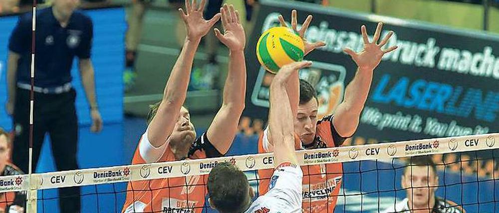 Enge Angelegenheit. Im Champions-League-Heimspiel heute gegen Liberec könnte es für die BR Volleys wieder knapp werden. Da kann der Videobeweis helfen.