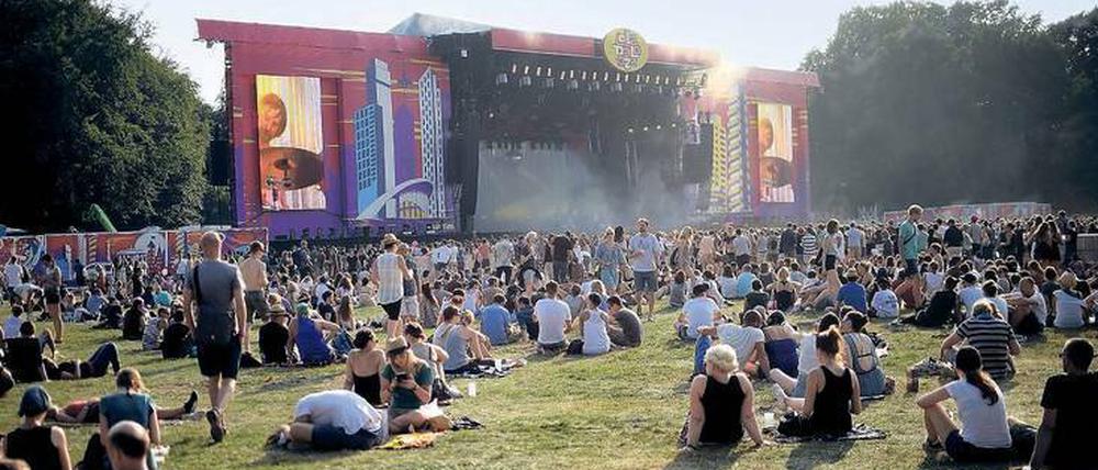 Pop statt Hopp: Die Pferde müssen weichen, wenn tausende Besucher nach Hoppegarten kommen, um wie 2016 im Treptower Park bis in die Nacht zu feiern. Und das kann laut werden. 