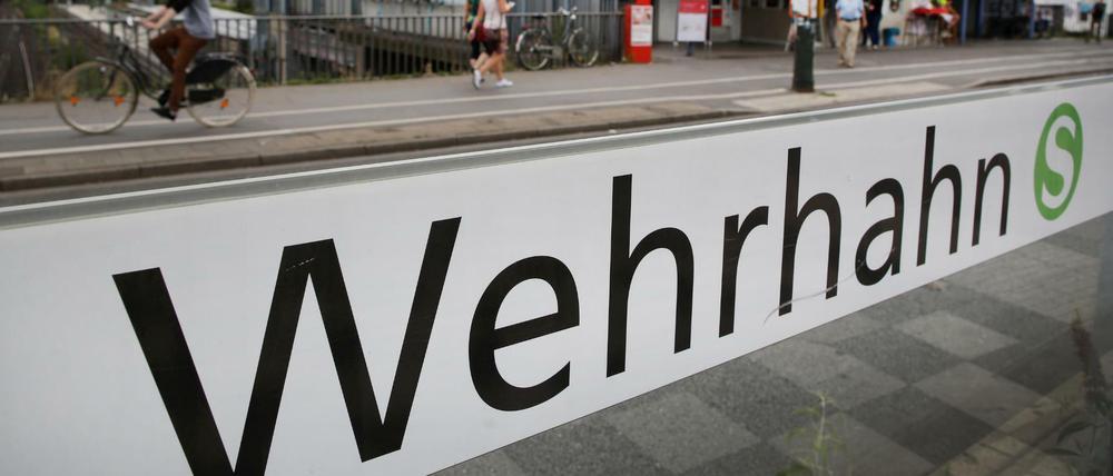 Fast 17 Jahre nach dem Bombenanschlag am Düsseldorfer S-Bahnhof Wehrhahn hat die Polizei einen Verdächtigen festgenommen. 