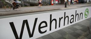 Fast 17 Jahre nach dem Bombenanschlag am Düsseldorfer S-Bahnhof Wehrhahn hat die Polizei einen Verdächtigen festgenommen. 