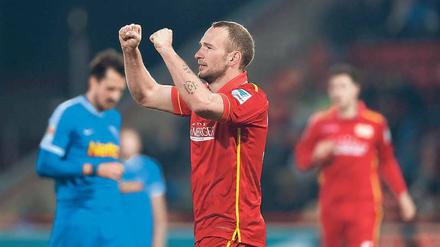 Zwei Fäuste für Union. Toni Leistner ist in Berlin zu einem der besten Verteidiger der Zweiten Liga gereift. Sein Abschied aus Dresden verlief 2014 nicht reibungslos. 