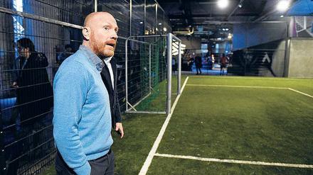 Zurück am Platz. Matthias Sammer, 49, in Wedding, wo er Berliner Talente schulte. Als Spieler gewann er die Champions League, als Trainer die Meisterschaft und als Sportvorstand das Triple mit den Bayern. Nun geht er unaufgeregte Wege, wie er sagt. Foto: Jensen/dpa