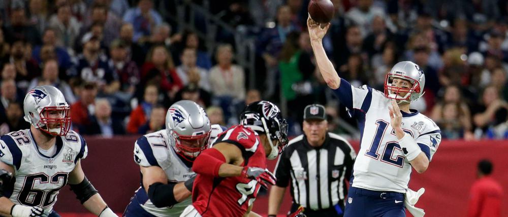 Tom Brady und die New England Patriots schrieben in der Nacht zu Montag Sportgeschichte und gewannen ihren fünften NFL-Titel.