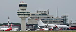 Aussteigen verboten: Ohne ausdrückliche Aufforderung dürfen Passagiere das Flugzeug nicht verlassen.