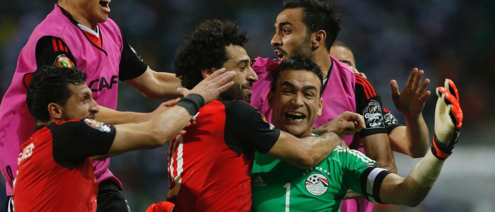 Jubel um Essam El Hadary: Die Ägypter wussten, bei wem sie sich für den Final-Einzug bedanken mussten. 