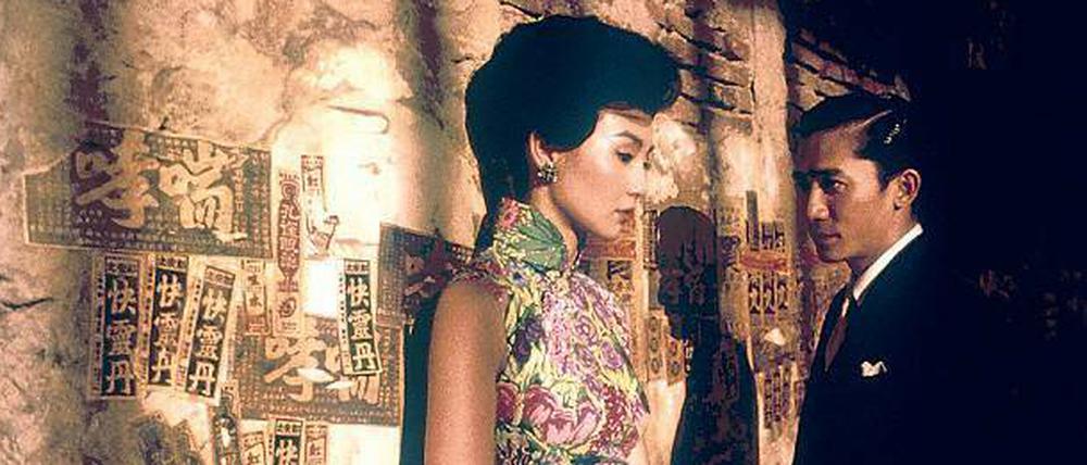 "In the Mood for Love". In Wong Kar-Wais Film finden Chow (Tony Leung) und Li-zhen (Maggie Cheung) zueinander.