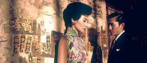 "In the Mood for Love". In Wong Kar-Wais Film finden Chow (Tony Leung) und Li-zhen (Maggie Cheung) zueinander.