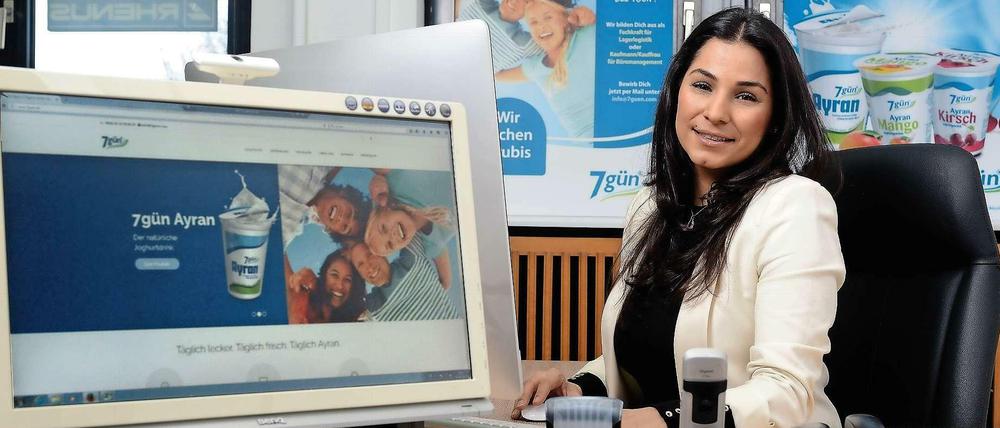 Dilek Dönmez in ihrem Behelfsbüro. Im April, so hofft sie, kann die neue Firmenzentrale bezogen werden.