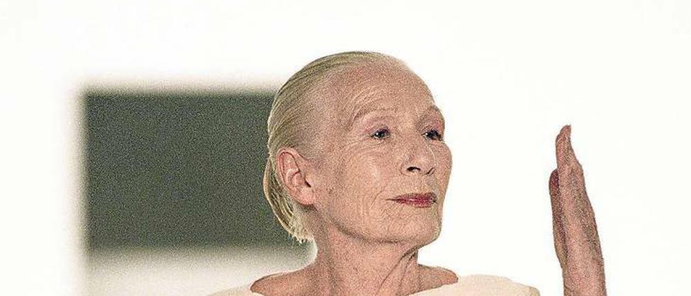 Exil der Worte. Inge Keller 2000 in der Einar-Schleef-Inszenierung „Verratenes Volk“ am Deutschen Theater Berlin