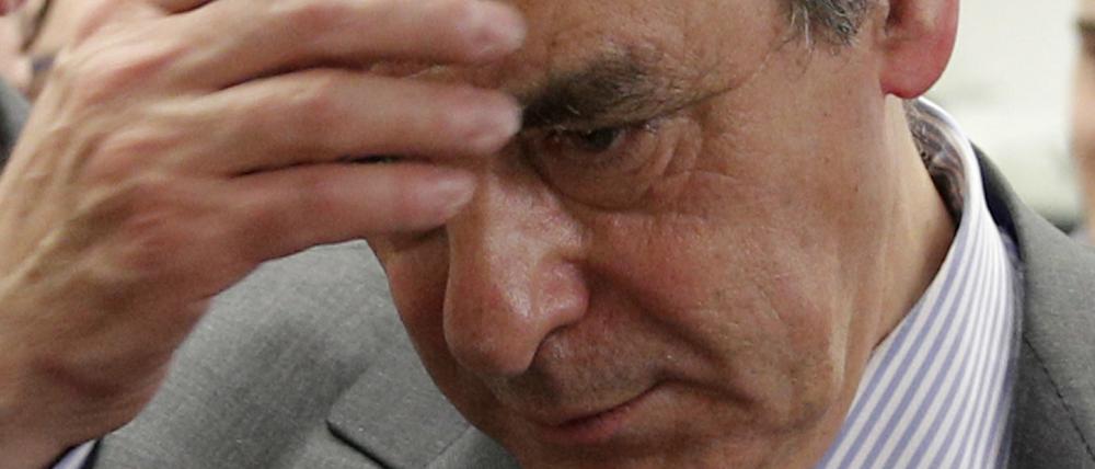 Der französische Präsidentschaftskandidat François Fillon bekommt die Scheinbeschäftigungs-Affäre nicht in den Griff.