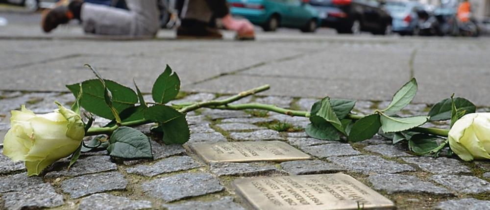 Berliner Stolpersteine in der City West - sie erinnern an die Opfer des Nationalsozialismus.
