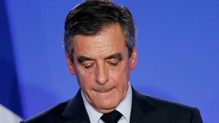 Präsidentschaftskandidat Francois Fillon entschuldigte sich für die Beschäftigung seiner Ehefrau.