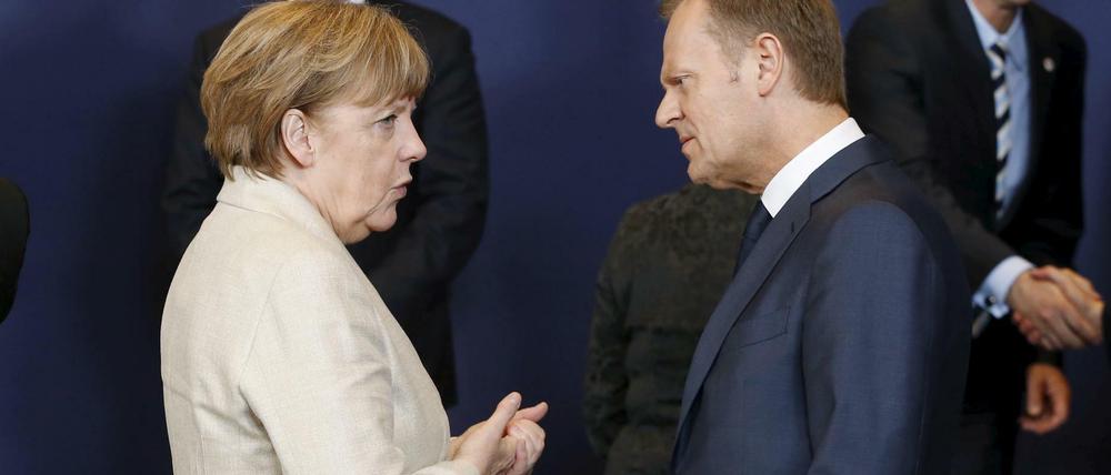 Bundeskanzlerin Angela Merkel möchte den Polen Donald Tusk an der Spitze des Europäischen Rats halten. Sein Heimatland ist dagegen.