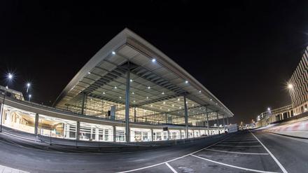 Das Licht brennt, aber wann dürfen endlich mal Passagiere ins Terminal (und fliegen)?