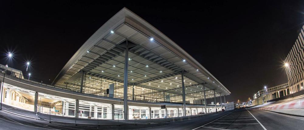 Das Licht brennt, aber wann dürfen endlich mal Passagiere ins Terminal (und fliegen)?