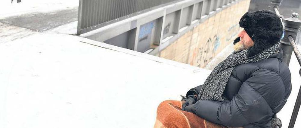 Obdachlose müssen den Kälteeinbruch in den kommenden Tagen besonders fürchten. Für sie gibt es aber auch Hilfsangebote.