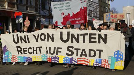 Demo für Holm und Wohnungen. Die Besetzerinnen und Besetzer des Instituts für Sozialwissenschaften der Humboldt-Uni gingen am vergangenen Sonnabend auf die Straße.