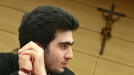 Anas Modamani vor dem Würzburger Landgericht. Eine Entscheidung gibt es vorläufig noch nicht.