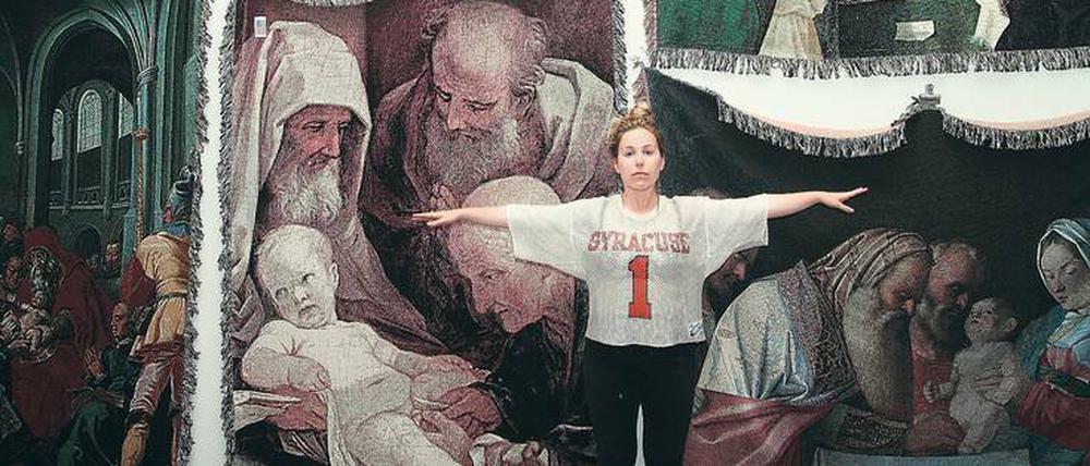 Religion und Familie. In ihren Bildern, Installationen und Erzählungen kommt Rachel Libeskind immer wieder auf diese Themen zurück. Hier steht sie in ihrem Atelier in Brooklyn.
