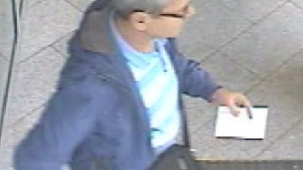 Kennen Sie diesen Mann? Die Polizei nimmt Hinweise entgegen.