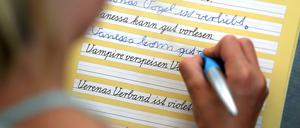 Viele Berliner Grundschüler tun sich schwer beim Schreiben. 