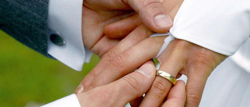 Auf dem Standesamt in Mitte müssen sich die Heiratswilligen gedulden.