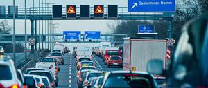 Alles dicht: Stau auf der Autobahn 100 