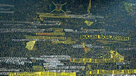 Die Transparente der BVB-Fans.