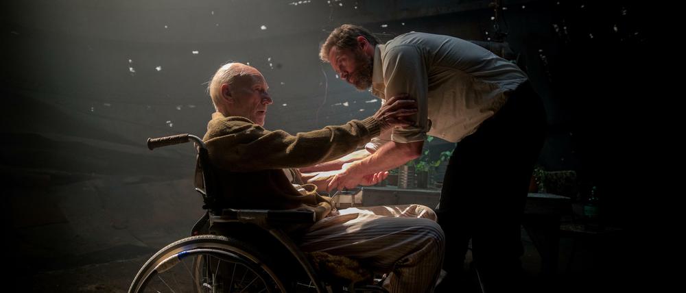 Filmszene aus dem Wettbewerbsfilm "Logan" mit Patrick Steward und Hugh Jackman.