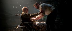 Filmszene aus dem Wettbewerbsfilm "Logan" mit Patrick Steward und Hugh Jackman.