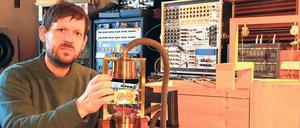 Schläft ein Ton in allen Dingen. Phillip Sollmann in seinem Weddinger Studio.