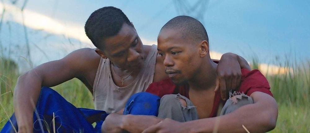Bongile Mantsai und Nakhane Touré im Panorama-Eröffnungsfilm "The Wound".