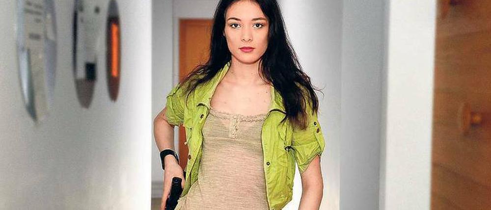 Die Berliner Studentin Carolin Matthie wirbt offensiv für Schreckschusswaffen. Eingesetzt hat sie noch keine.